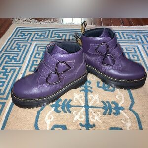 💜 NWOT Dr. Martens Devon Heart Leather Platform Boots